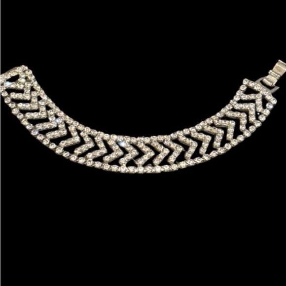 Elegant Silver Crystal Bracelet - Picture 4 of 9